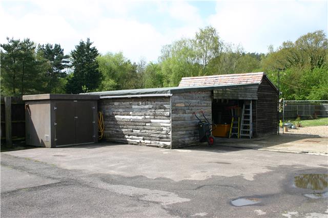  Image of 3 bedroom Park Home for sale in Dudmoor Farm Road Christchurch BH23 at Dudmoor Farm Road, Christchurch, BH23